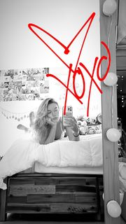 Olivia Ponton feet photo thumbnail