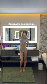 Olivia Ponton feet photo thumbnail