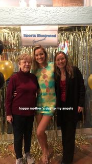 Olivia Ponton feet photo thumbnail