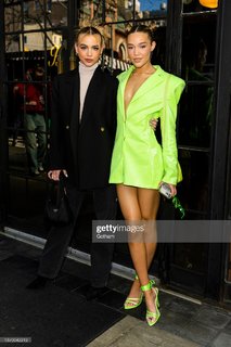 Olivia Ponton feet photo thumbnail