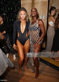 Olivia Ponton feet photo thumbnail