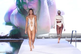 Olivia Ponton feet photo thumbnail