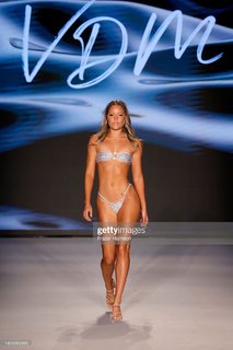 Olivia Ponton feet photo thumbnail