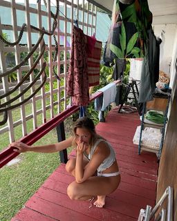 Olivia Ponton feet photo thumbnail