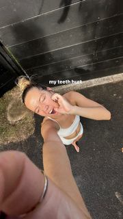 Olivia Ponton feet photo thumbnail