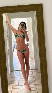 Olivia Ponton feet photo thumbnail