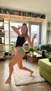 Olivia Ponton feet photo thumbnail