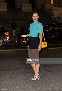 Olivia Ponton feet photo thumbnail