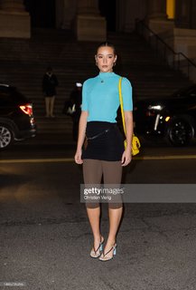 Olivia Ponton feet photo thumbnail