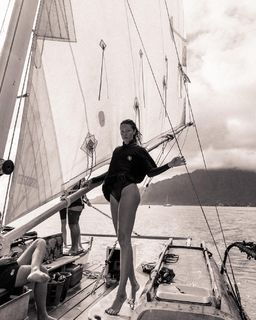 Olivia Ponton feet photo thumbnail