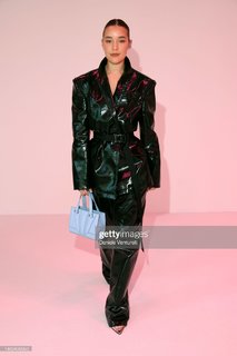 Olivia Ponton feet photo thumbnail