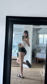 Olivia Ponton feet photo thumbnail