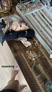 Olivia Ponton feet photo thumbnail