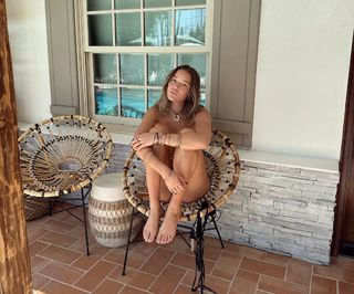 Olivia Ponton feet photo thumbnail