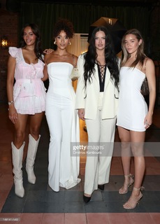 Olivia Ponton feet photo thumbnail