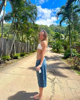 Olivia Ponton feet photo thumbnail