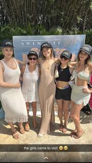 Olivia Ponton feet photo thumbnail