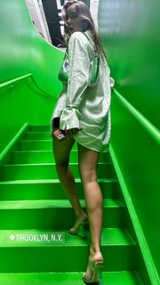 Olivia Ponton feet photo thumbnail