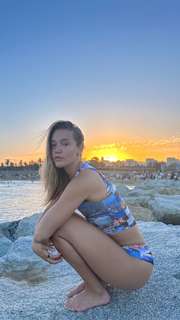 Olivia Ponton feet photo thumbnail