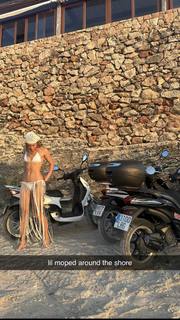 Olivia Ponton feet photo thumbnail