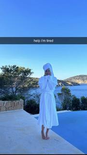 Olivia Ponton feet photo thumbnail