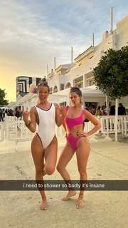 Olivia Ponton feet photo thumbnail