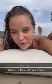 Olivia Ponton feet photo thumbnail