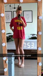 Olivia Ponton feet photo thumbnail