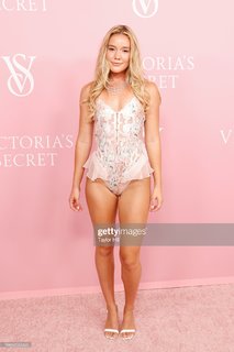 Olivia Ponton feet photo thumbnail