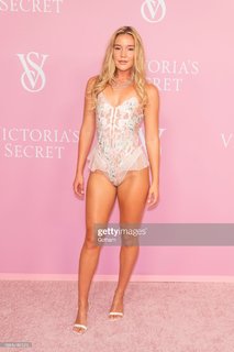 Olivia Ponton feet photo thumbnail