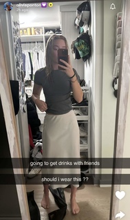 Olivia Ponton feet photo thumbnail