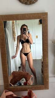 Olivia Ponton feet photo thumbnail