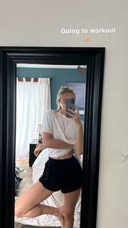 Olivia Ponton feet photo thumbnail