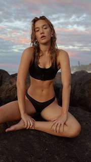 Olivia Ponton feet photo thumbnail