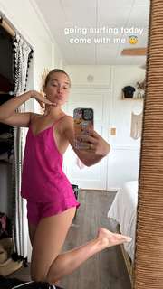 Olivia Ponton feet photo thumbnail