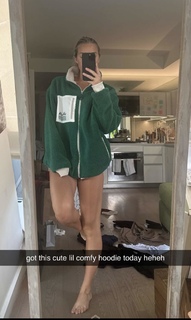 Olivia Ponton feet photo thumbnail