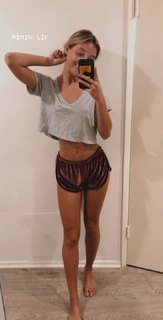 Olivia Ponton feet photo thumbnail