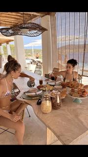 Olivia Ponton feet photo thumbnail