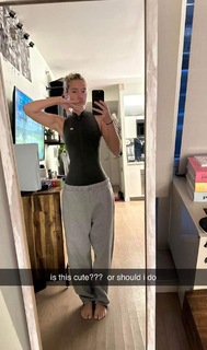 Olivia Ponton feet photo thumbnail