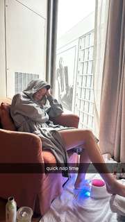 Olivia Ponton feet photo thumbnail