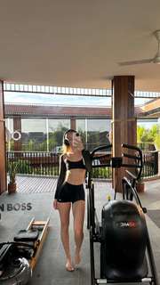 Olivia Ponton feet photo thumbnail