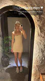 Olivia Ponton feet photo thumbnail