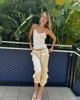 Olivia Ponton feet photo thumbnail