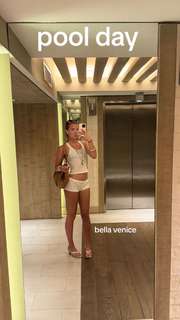 Olivia Ponton feet photo thumbnail