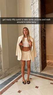 Olivia Ponton feet photo thumbnail