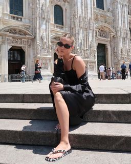 Olivia Ponton feet photo thumbnail