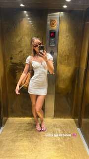 Olivia Ponton feet photo thumbnail