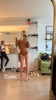 Olivia Ponton feet photo thumbnail