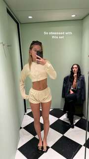 Olivia Ponton feet photo thumbnail