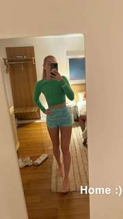 Olivia Ponton feet photo thumbnail